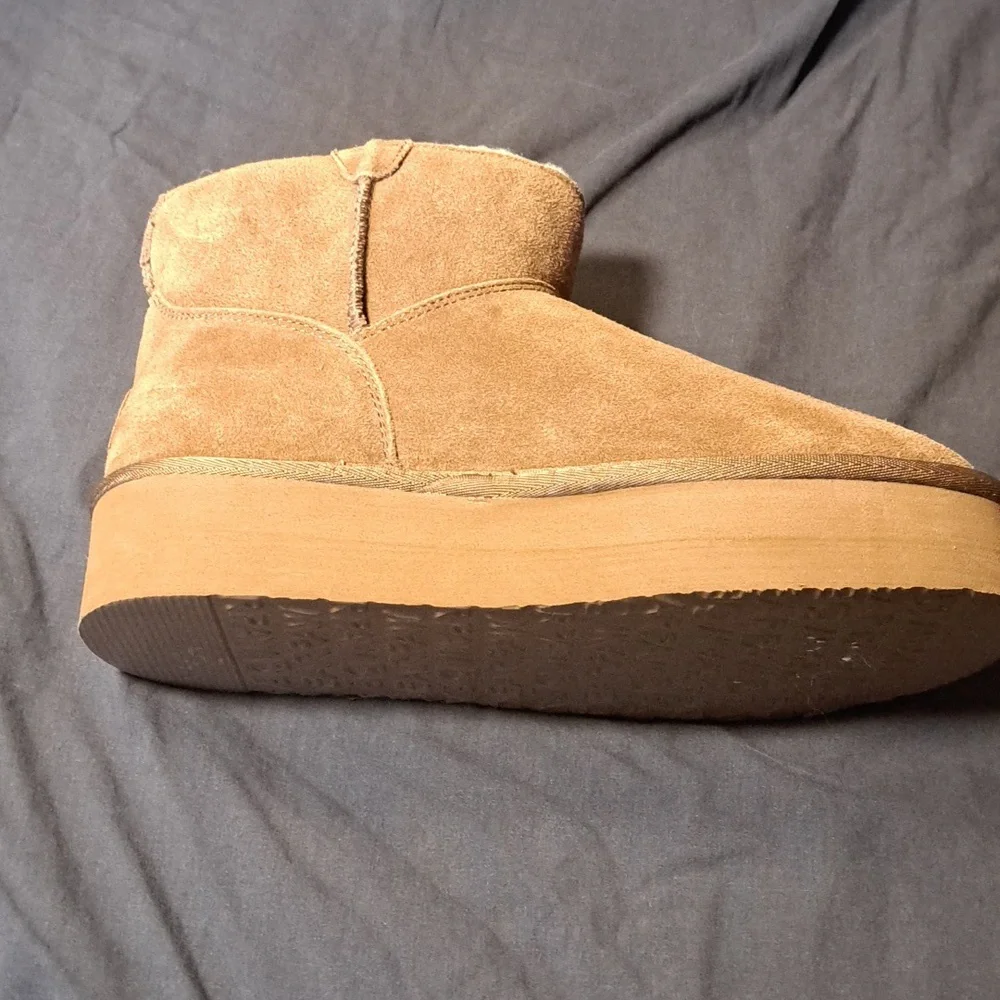 NWOT Bearpaw Women's Toni Zip Side Brown Platform Size 9 Boot